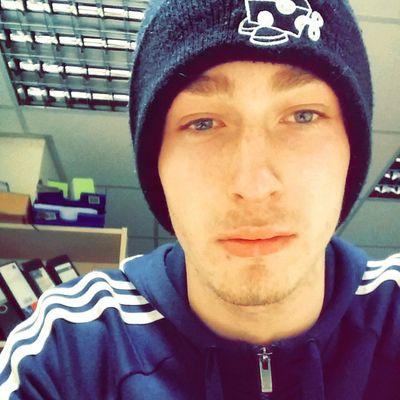 Fuck writing a bio, anyone wanna go halfs? xD