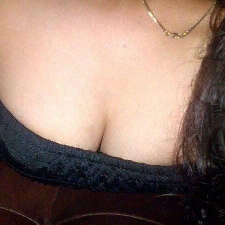 Pengen dirangsang dan dipuaskan (brondong2 yang suka tande kesepian) maaf ga suka cwo gay