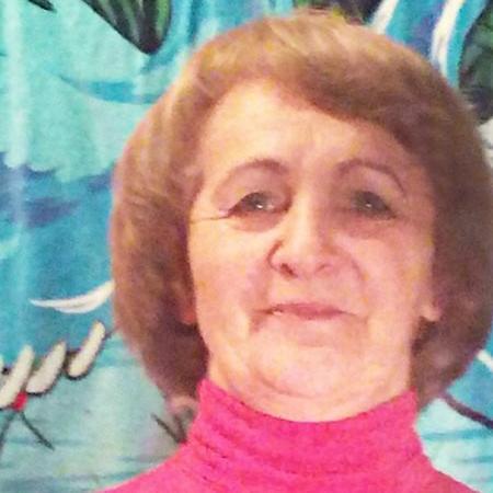 Мне 55 лет. Живу в Киеве. Воспитываю детей.Две дочери и внучечка. Обучаюсь в школе интернет бизнеса START UP