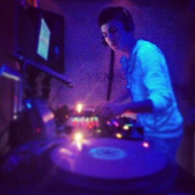 Lucha por lo que realmente quieres. DJ (Fran Gutierrez) EN PUB AL LIMITE. @lucianocadenza  Instagram: @Fran_Guti_8