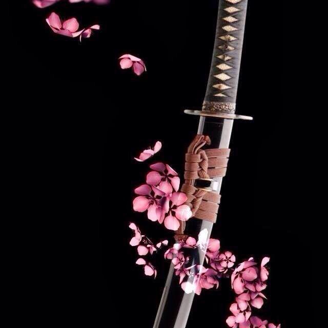 刀匠 刀だけではなく 仕込み刀も取り扱っております 様々なものに刀身を仕込み 刀であることを偽装した隠し武器です 主に杖 煙管 扇子といった日用品などに偽装したものと 他の武器に小さな刀身を仕込み二段構えの武器としたものの2種類があります