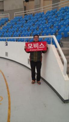 뒤란 공연을 사랑하는 사람입니다 야구를 처음 접하였을때 좋아한 청룡의 후예 트윈스와저의 지역팀 자이언츠와 울산현대축구와 모비스 농구를 격하게 응원하며 저의 구세주 하느님을 사랑하며 월평교우와 함께하는 사람입니다