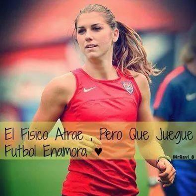 Me encanta escuchar a Big Time Rush  ... Y jugar fútbol PERFECT :)