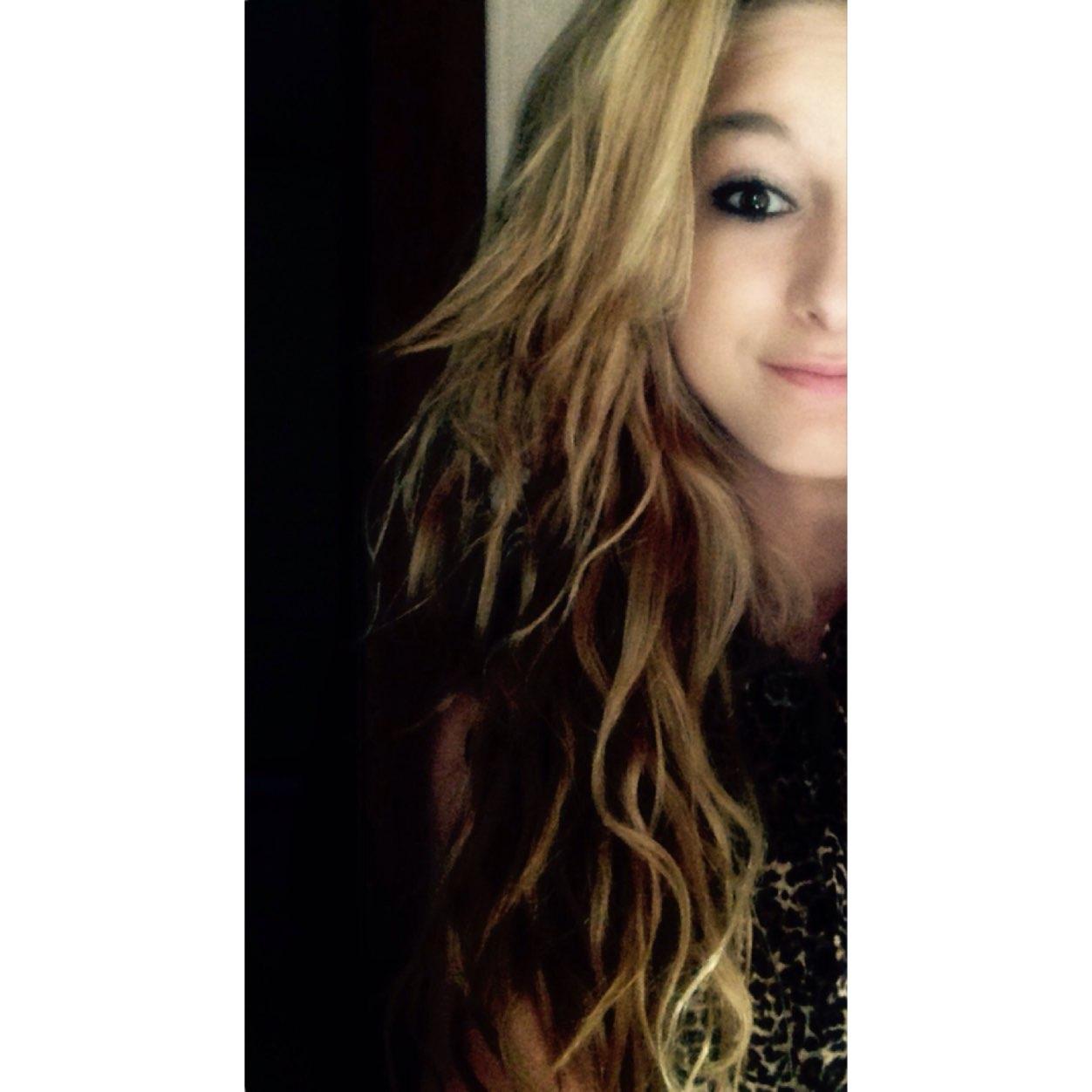 Tiffany Willey. 17 years old. 
Music is my life. 
Hannibal, Missouri.