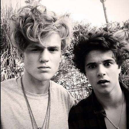 YannSwiftEvans's profile picture. ♡♕Taylor Swift | Proud Swiftie | BradleySimpson&TristanEvans | I'm playing guitar | The Vamps |  ♕♡