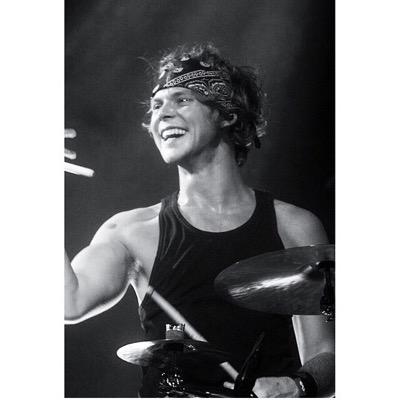Ashton's arms make me need life support like am I right ladies?! |8.21.15|
