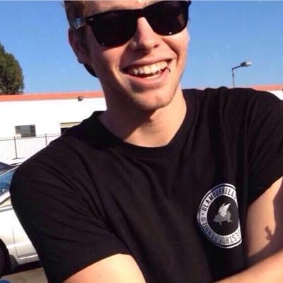 pls rt my two tweets and i'll dm you to @5SOS just tell me when you're done