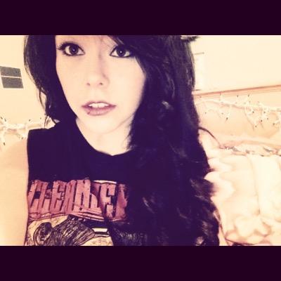 theresAhell's profile picture. 