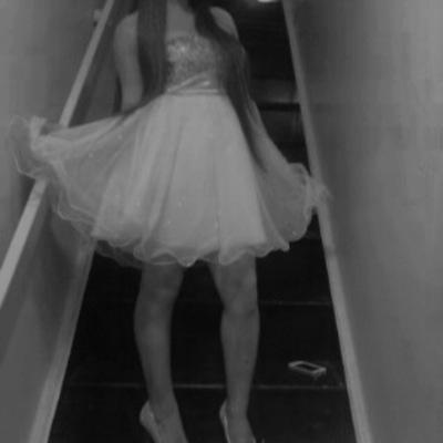 Do gymnastics/love to dance/ play piano/starting to be a youtuber!!!!!!@ repunzel09/follow me and ill follow back!!:)
