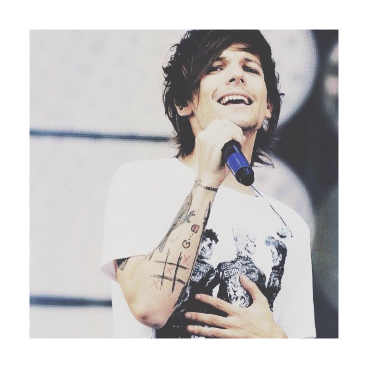 Hi, lovelies! Please follow @hipsterfthoran and @escapingstyles