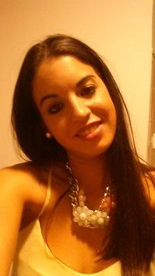 lauragomezorti's profile picture. La felicidad es darse cuenta que nada es demasiado importante.