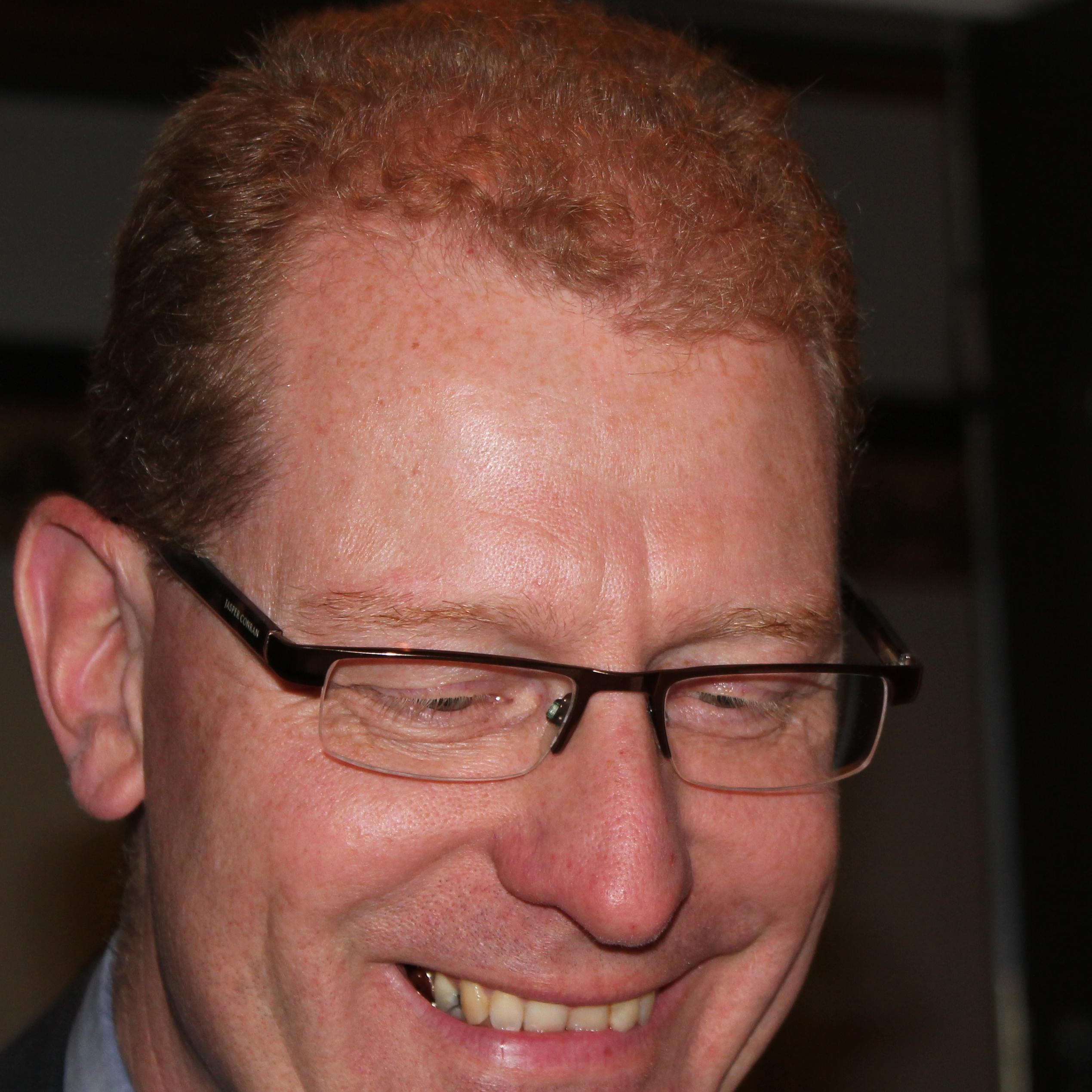Papa van Myrthe, echtgenoot, mens- en organisatieontwikkelaar, Gemeente Westland, kanovaren, hardlopen, gitaar, zenkunst.