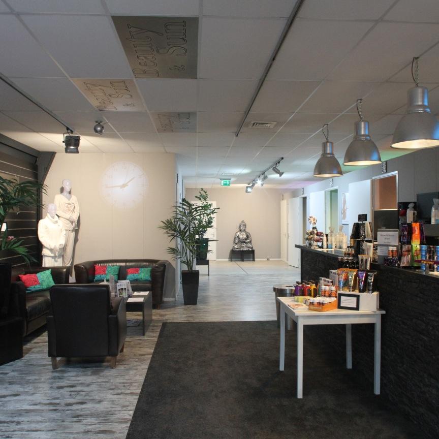 beautyandsun's profile picture. Beauty & Sun biedt u vele mogelijkheden : professionele zonnebanken
schoonheidsbehandelingen, massages,collageen lichttherapie, bodyproducten, bodywear