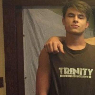 you have a free follow from @purelycaylen so go follow back •