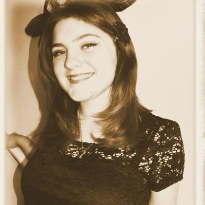 That's me :D I follow back! Im rarely on, but when I am, I use that time to follow you back haha