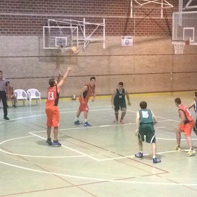 Aprendí a levantarme después de cada caída. jugador de baloncesto fuente álamo.   instagran: Juanalbertoolivo