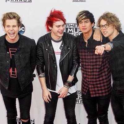 Hello this is a free follow so PLEASE GO FOLLOW @5sosassislife if you ask ill follow back and if you follow already then thank you and ily :):):)