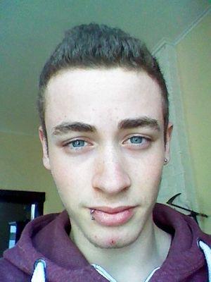 Nathan,17ans,belge. Follow moi et j'te follow back ;)