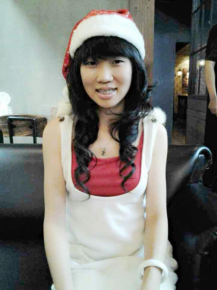Manajemen Universitas Kristen Maranatha; work at HiMaMa; Dance; Singing..