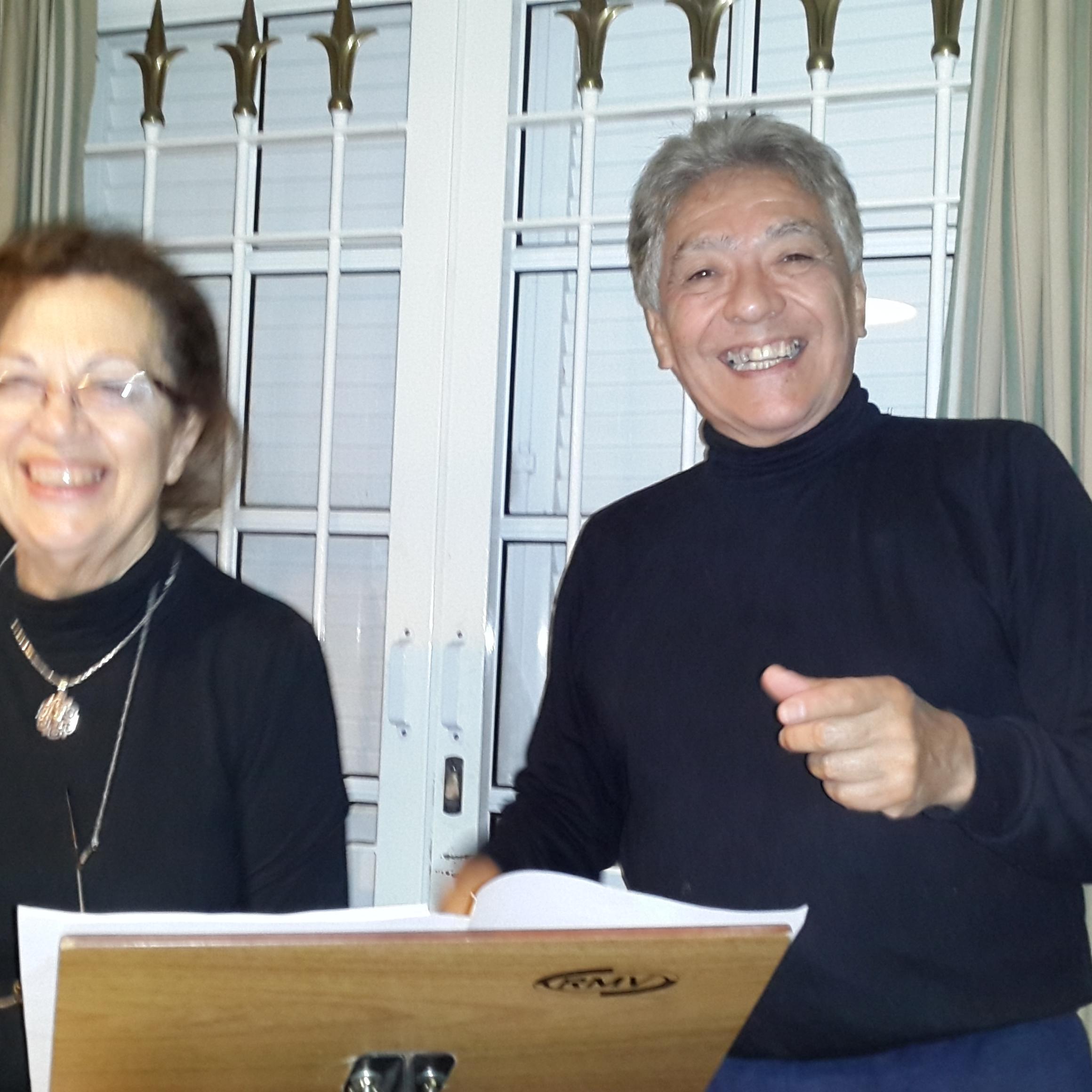 69 años , director de coros , docente , ex-deportista , acuariano .