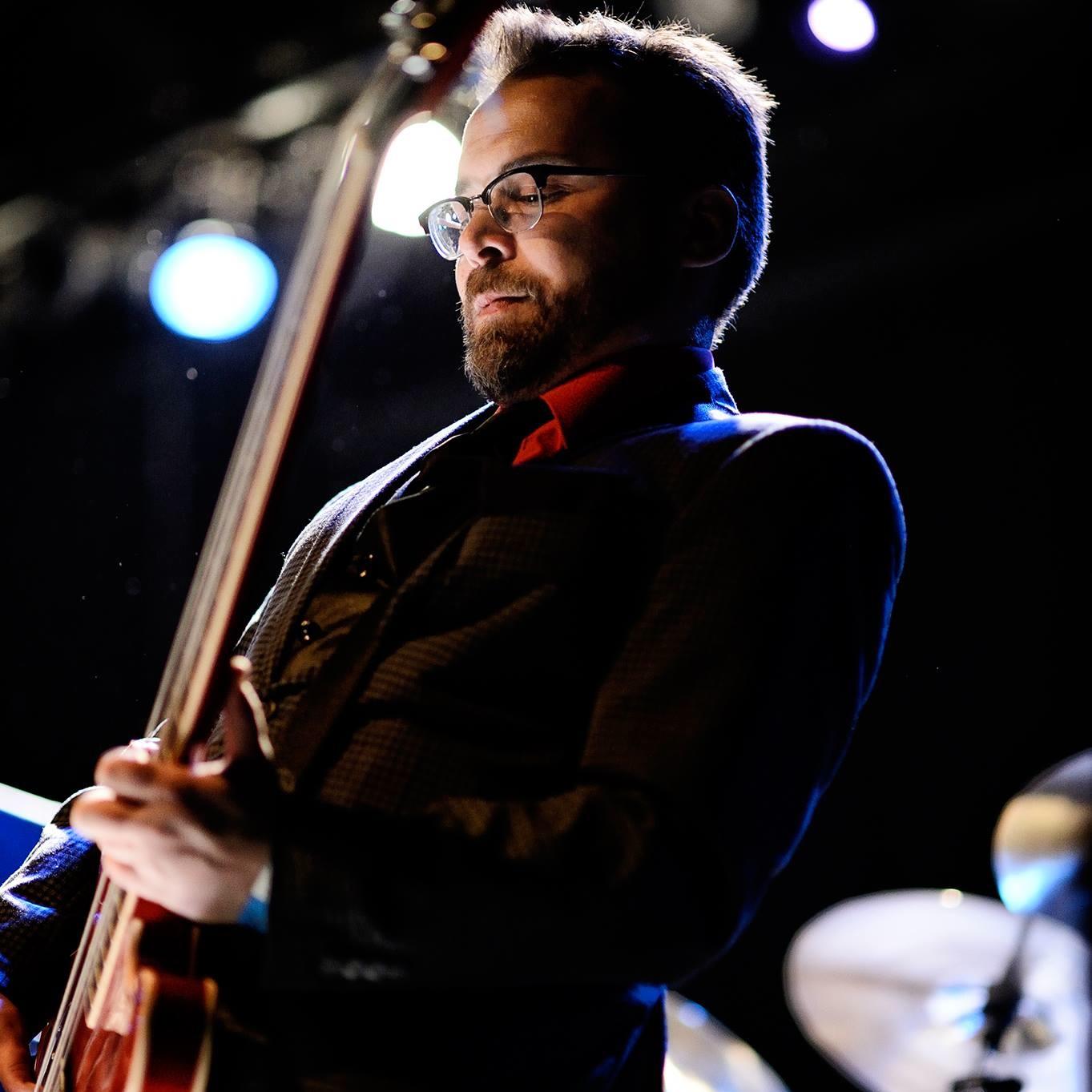 rjasonfarrar's profile picture. Pro musician, bartenservderer, educator (if you wanna get down to the nitty gritty), accidental writer, irritation driven designer, and gustatory enabler.