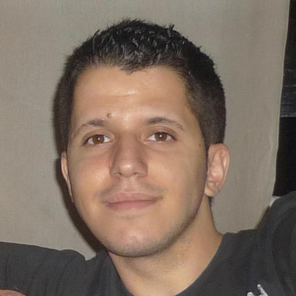 Programador multiplataforma y basket lover. De eso y series tuiteo por aquí cuando no programo, no todo es código en la vida.