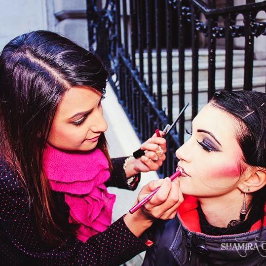 anishaemua's profile picture. Make up artist and Hair stylist
Facebook and Instagram - Anisha E Mua
https://t.co/5vC7fP7Xqd