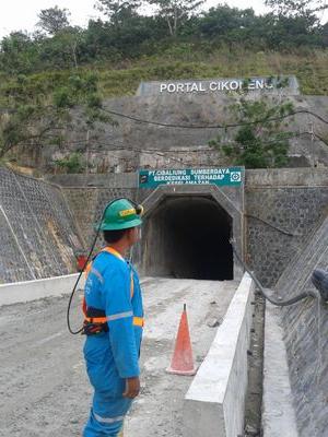Mining Engineering University 19 November.
Students and observers of Indonesian coal mining and minerals. Good Mining Practice