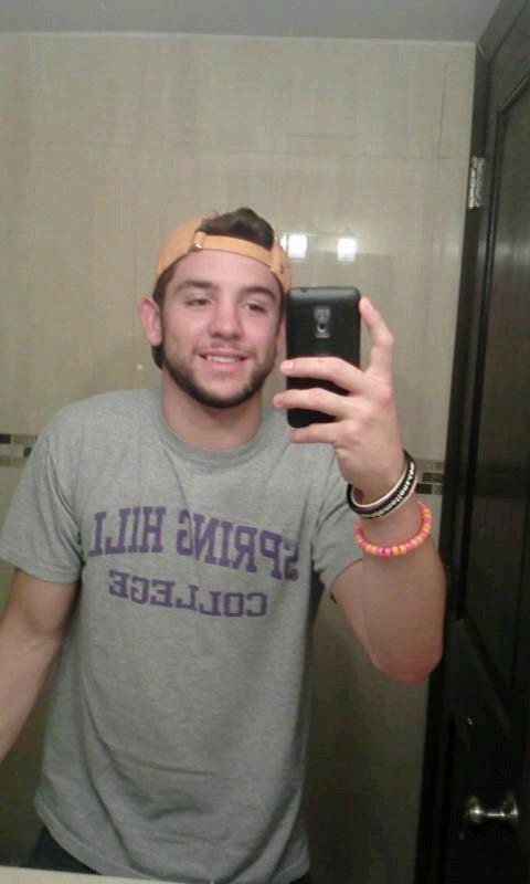 19 FIU Engineering major. if you dont appreciate brutal honesty a bright personality, ambitious intentions and a chillin attitude dont fucks with me.