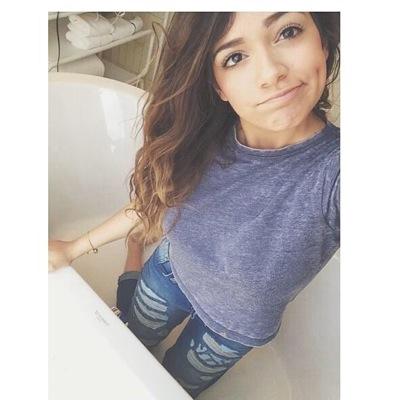 Hayes is hot. ✨