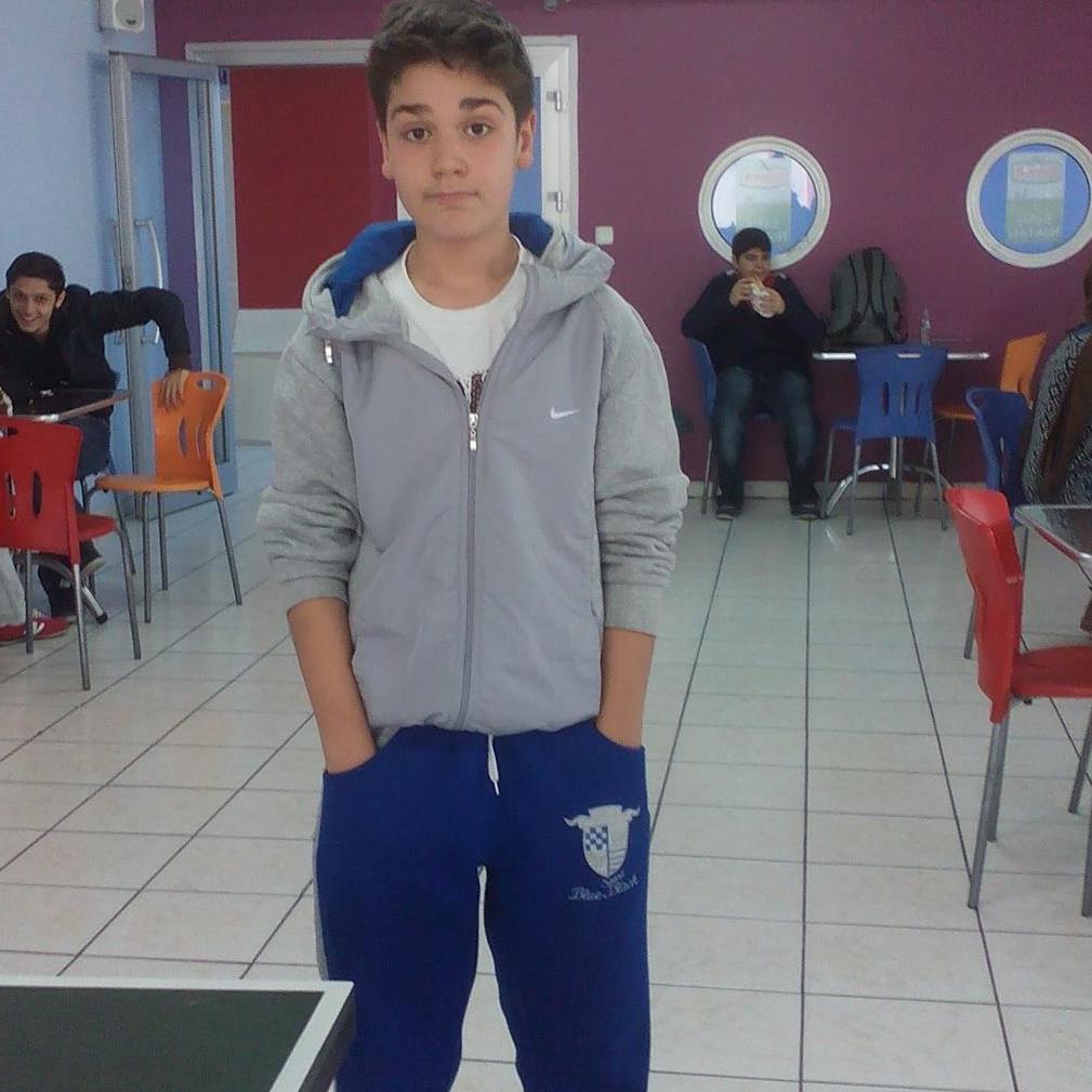 KingSCaptains's profile picture. Küme düşse de hayaIIerim, şampiyonIuğa oynar güIüşIerim

:D