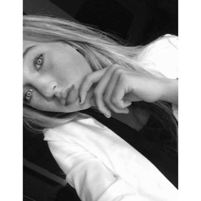 ly chick kis chloe