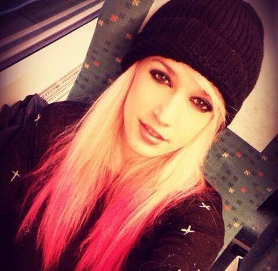 dianaR_ibiza's profile picture. 18 chica timida al principio pero atrevida cuando cojo confianza estudiante de medicina me gusta cantar en mi tiempo libre