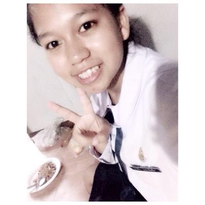 สวัสดี เราชื่อแพรน้ะ ไม่หยิ่ง ทักได้ คุยได้ทุกเรื่องง เป็นคนเฮฮา เวลาเครียดก็จะเงียบ เอิ่ม...!!! ก็มีแค่นี้แหละน้ะ