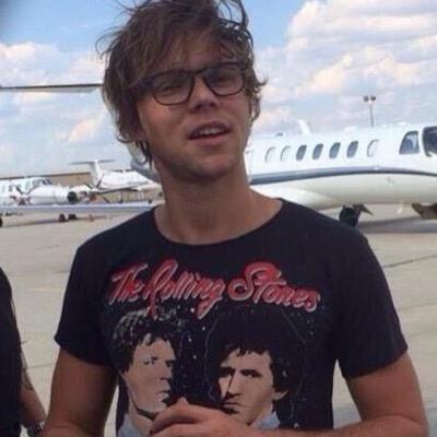 *:･ﾟ✧posting the best gifs of the loml *:･ﾟ✧
