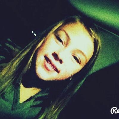 Hey it's Emilee I am 10 love to eat my BFFS are Josie and kayley love them to death so ya i am taken by the best