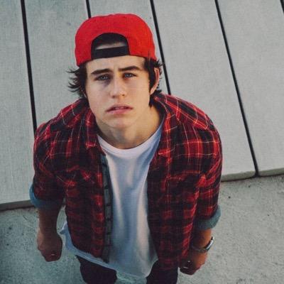 I gave you a free follow✌️Follow @nobodybutgrier and @frantalala! Ask for a follow back. Retweet the link below