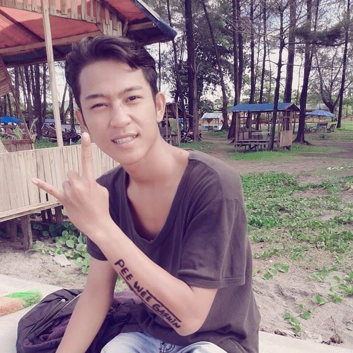 My name is Ardi Doci Sadega , lahir 10octeber 1994  bengkulu , jawa
☺┌ follow