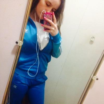 16 | Aries ♈ | IG: _MelissaGlover | Snapchat: Lissaa_G