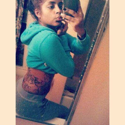 soy tierna, bromista, impulsiva, celosa, loca, amorosa, olvido lento, me rió de nada, una en un millón. y soy YO♥