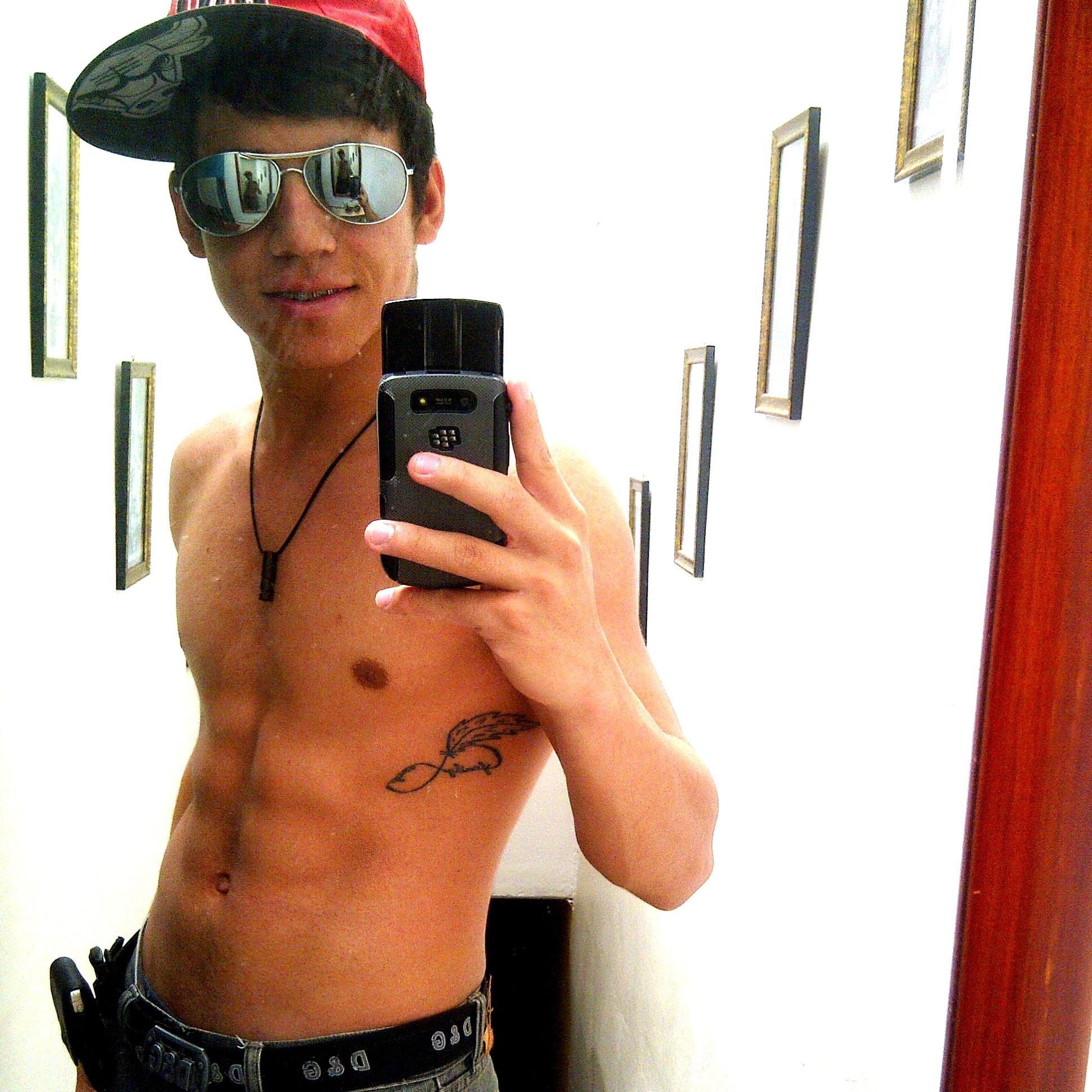 Soy un Chicoo Bailarin...Con Gran Corazon
Aqui les Dejo Mi Nuevo Video :D
GangnamStyle-PSY
http://t.co/djH0ZXLY