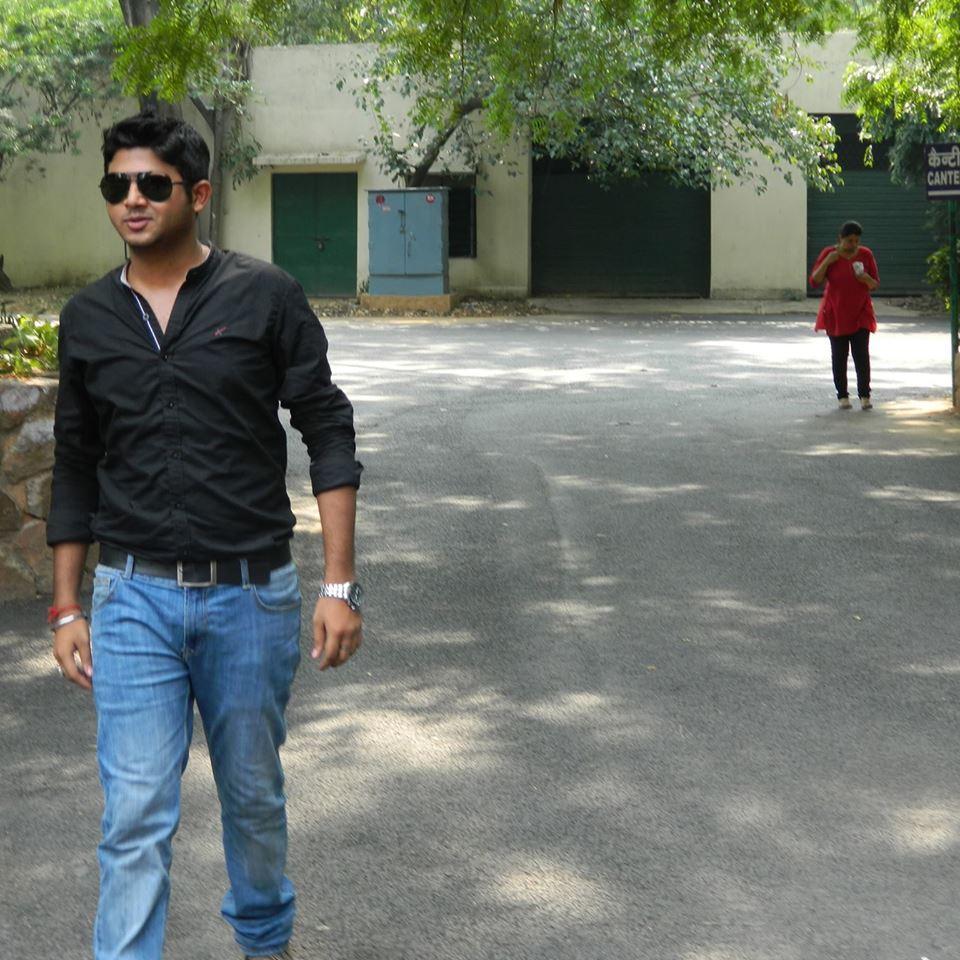 ShubhhShukla's profile picture. Naam hi Shubh hai mera, Kaam thode ashubh karna to banta hai ;]