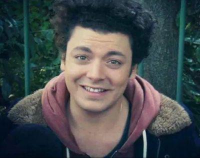 Adam, lycéen au lycée Marie-France Joël...Vous connaissez mieux mon double @kevadamsss ;-) Kiss peace and love les #Sodassiens ! ;-) #SODA COMPTE FAN