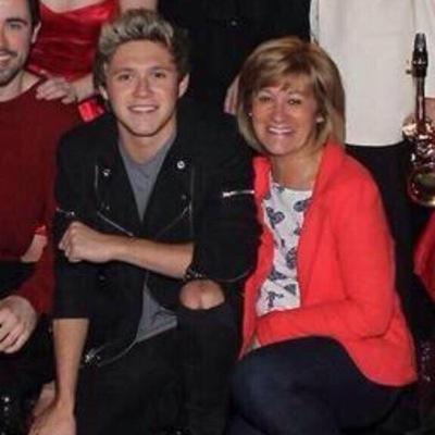FOLLOW @lightstomylouis BECAUSE SHE GAVE YOU A FREE FOLLOW