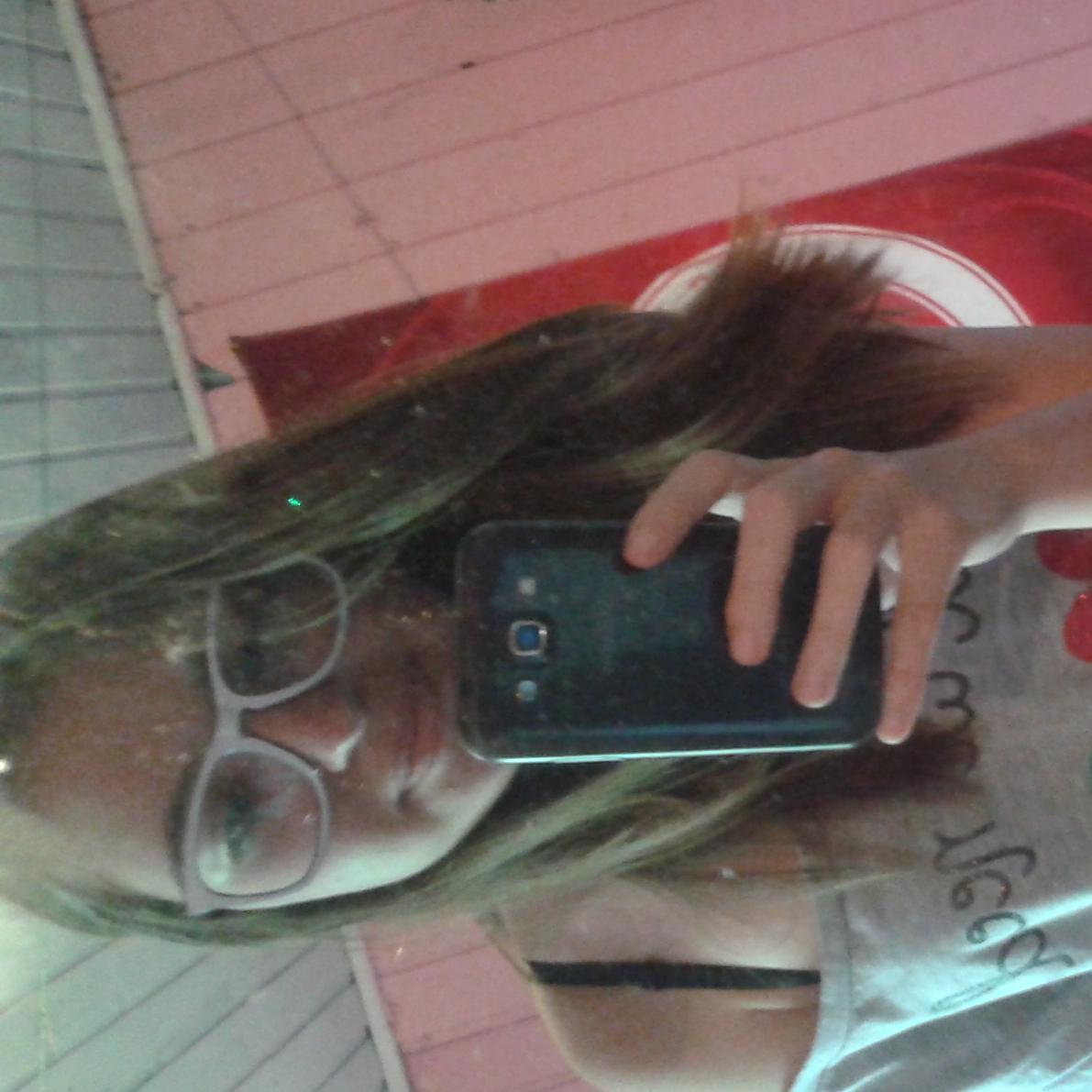* NαO soou Peerfeeitα, neiim doonα dα veerdαdee.
Mais, sou dona de mim, donα das minhαs vontαdes.
→Eu quero.
Eu Posso.
Eu consigO ←
●๋•Siimplees αssiim