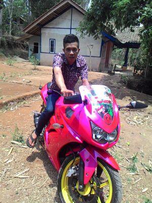 hadapi dengan senyuman