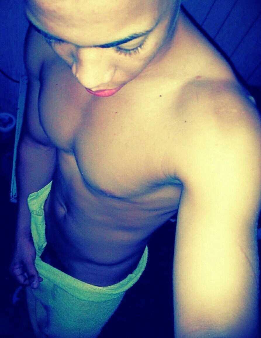 actor, Modelo y Diseñador De Moda Revolucionando La Era Del Arte Corporal.Alcanzando mis sueños impulsado por mis amados seguidores♥