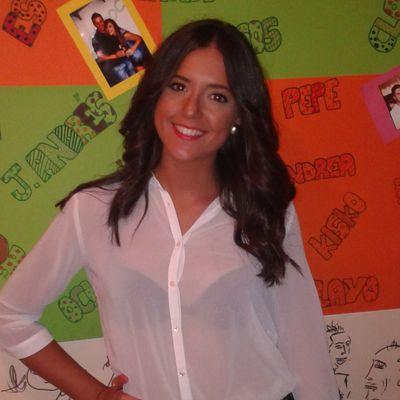 Soñadora e impulsiva que vive entre dos tierras; con un lema: labor omnia vincit.