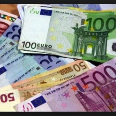 bonjour, nous sommes 2 a vous donnez des pronostics. On analyses pour vous, pour vous remplir les poches. bon courage a tous !
