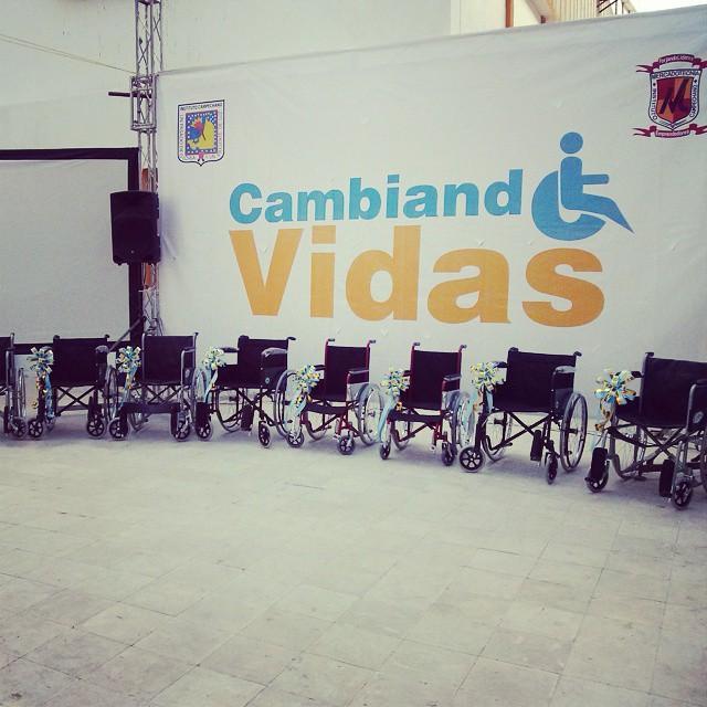 cambiando vidas es un proyecto social, hecho por jóvenes emprendedores de la escuela de mercadotecnia que se interesan en las necesidades de la sociedad.